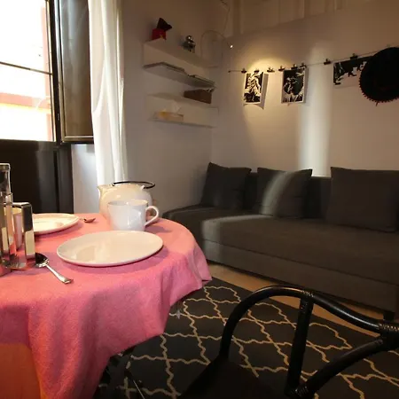 Del Parque Flats Alvarez 아파트 *