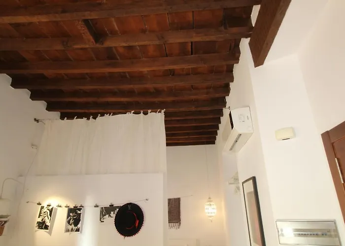 Del Parque Flats Alvarez مالقة