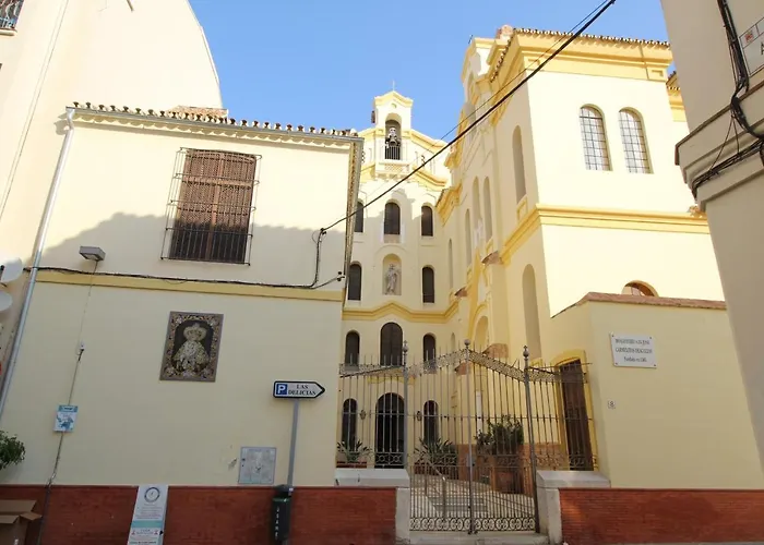 Del Parque Flats Alvarez مالقة